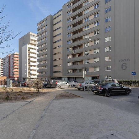 Avia Apartment Three Bedroom Two Balcony Ac & Parking By Noclegi Renters Cracóvia Exterior foto