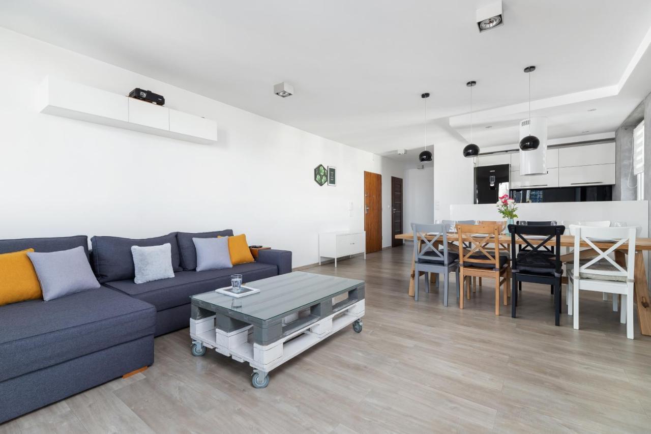 Avia Apartment Three Bedroom Two Balcony Ac & Parking By Noclegi Renters Cracóvia Exterior foto