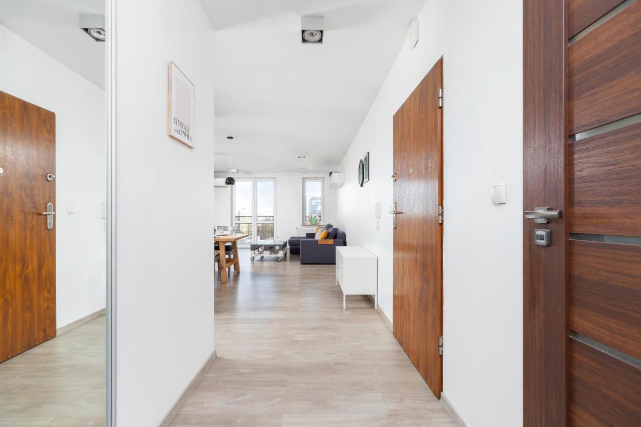 Avia Apartment Three Bedroom Two Balcony Ac & Parking By Noclegi Renters Cracóvia Exterior foto