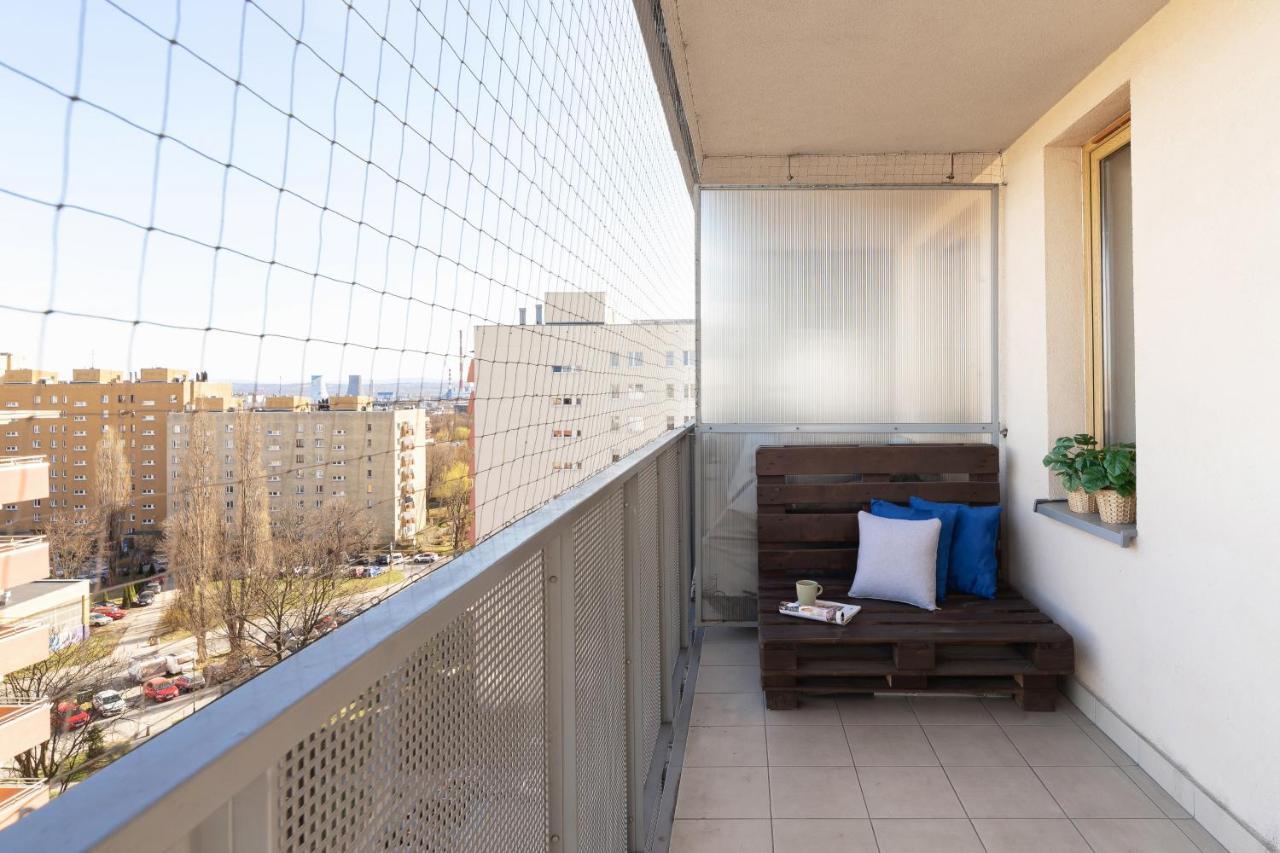 Avia Apartment Three Bedroom Two Balcony Ac & Parking By Noclegi Renters Cracóvia Exterior foto